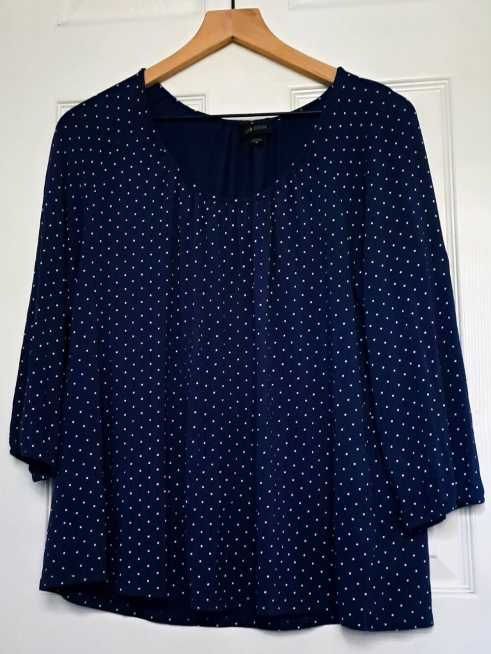 J Jill Wearever Collection Medium Polka Dot Blue Casual Stretch Shirt 3/4 sleeve